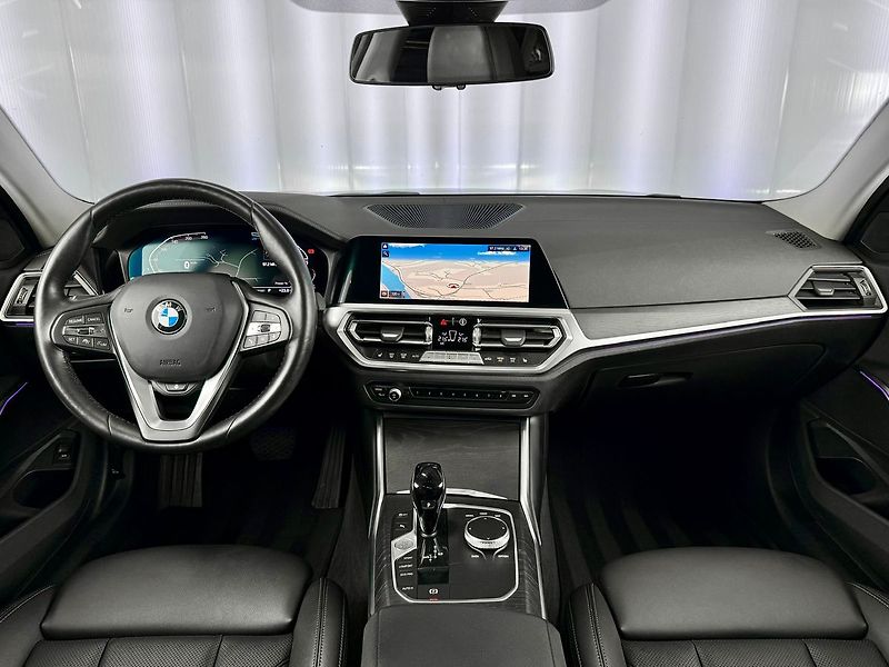 BMW Řada 3 320d xDrive AT LUXURY LINE, PA - fotka 10 z 29