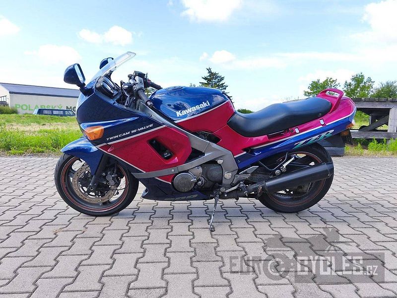 Kawasaki ZZR 600 (1992) - fotka 8 z 12