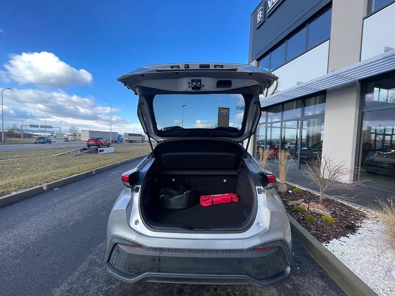 Toyota C-HR 2.0 Plug-In Hybrid Style - fotka 11 z 28