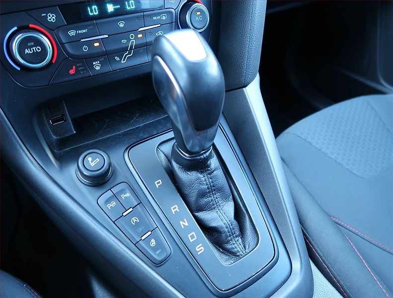 Ford Focus (2018) ST-Line 1.5 EcoBoost, Automat - fotka 13 z 17