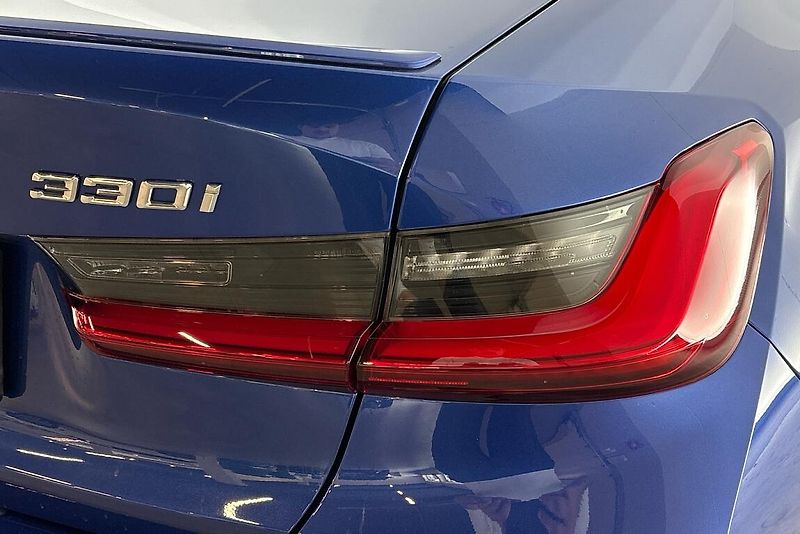 BMW Řada 3 330i xDrive - fotka 5 z 27