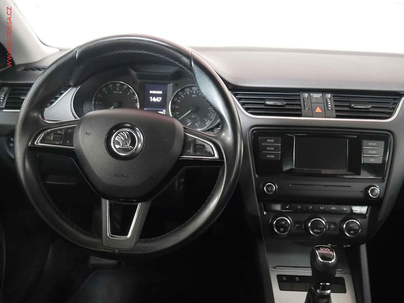 Škoda Octavia (2015) 2.0 TDi, ČR, DSG, AC, park - fotka 13 z 20