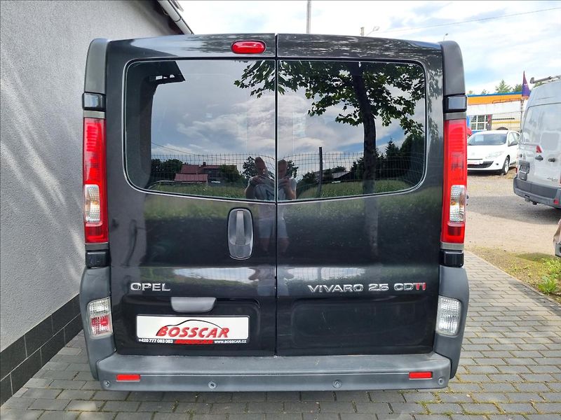 Opel Vivaro 2,5 DCi 8 Míst Webasto 2xKlima - fotka 5 z 31