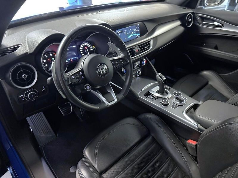 Alfa Romeo Stelvio (2023) 2.0T 280k AT8 ZF Q4 4x4 Veloce - fotka 6 z 19