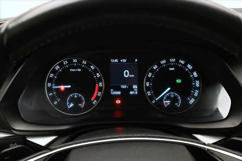 Škoda Octavia 2,0 TDI 110 kW DSG TAŽNÉ Záruk - fotka 16 z 32