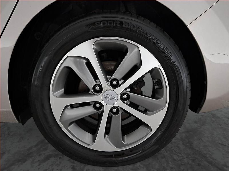 Hyundai i30 (2015) Weekend 1.6 GDI, Serv.kniha - fotka 15 z 19