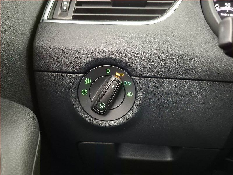 Škoda Octavia (2017) 1.6 TDI, Navi, Tempomat - fotka 17 z 19