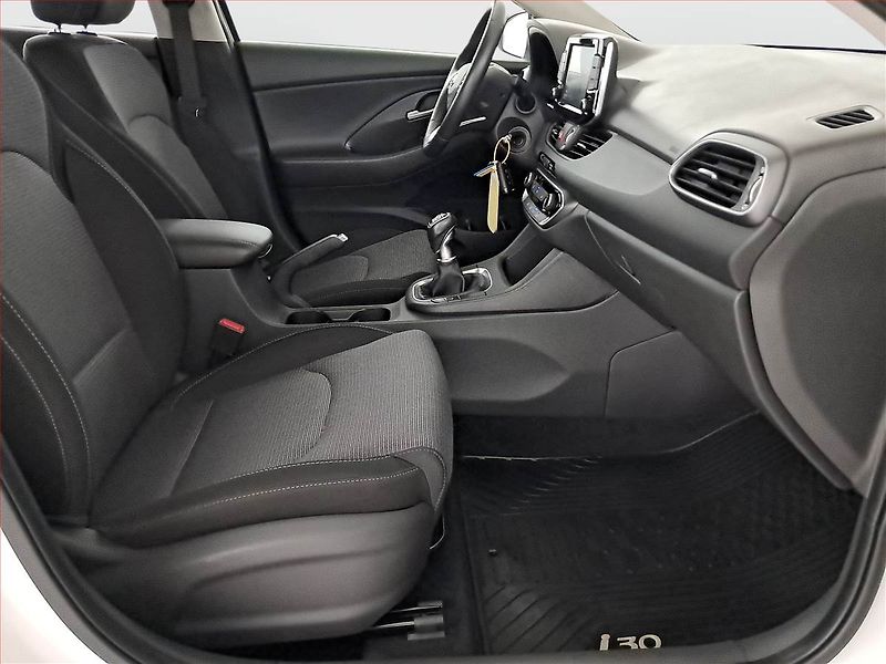 Hyundai i30 (2023) Family Comfort 1.0 T-GDI, ČR - fotka 9 z 16