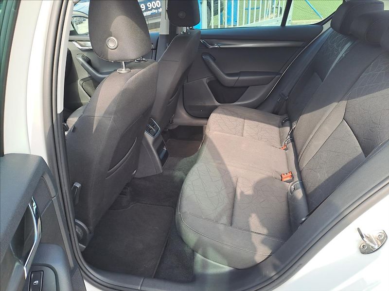 Škoda Octavia 1,6 TDI 85kW DSG Style - fotka 6 z 16