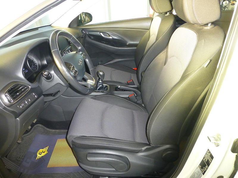 Hyundai i30 (2021) 1,6CRDI*ALU*AC**PARK.S**KAMERA - fotka 11 z 30