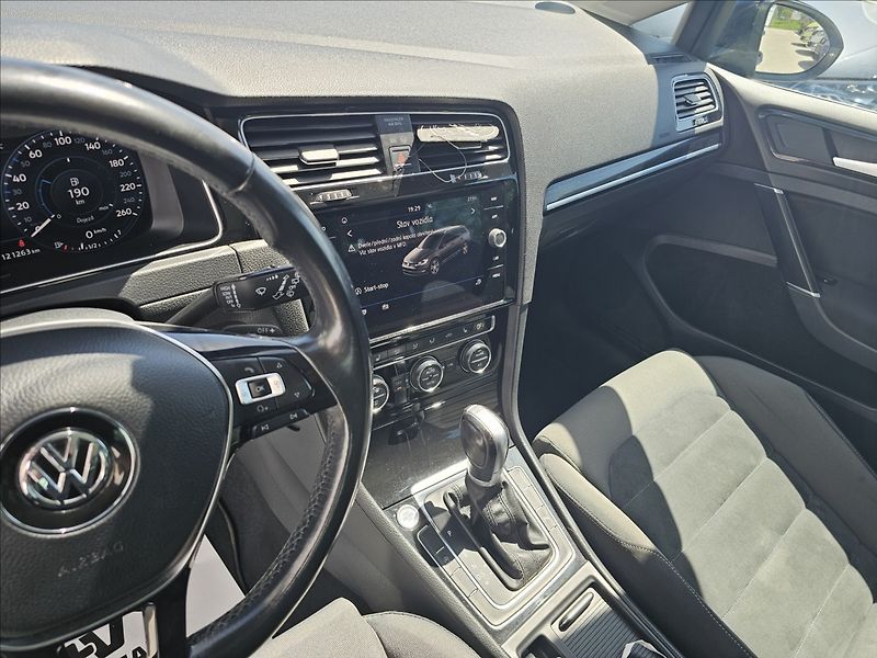 Volkswagen Golf 1,4TSi 110KW DSG Highline - fotka 13 z 50