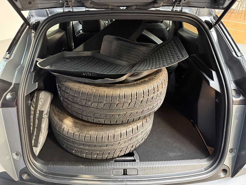 Peugeot 2008 ALLURE 1.2 PureTech 130 S&S EA - fotka 12 z 13