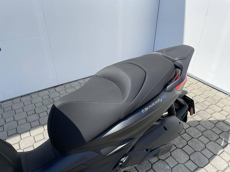 Piaggio (2026) Beverly 310 S EU5+ - fotka 9 z 12