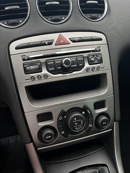 Peugeot 308 SW Exclusive 1.6HDi 82kW - fotka 11 z 14