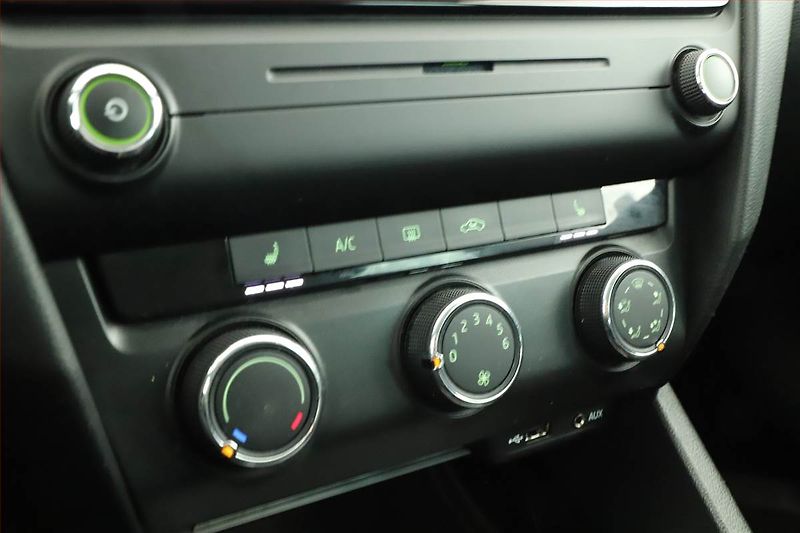 Škoda Octavia (2015) 1.6 TDI, Tempomat - fotka 10 z 13