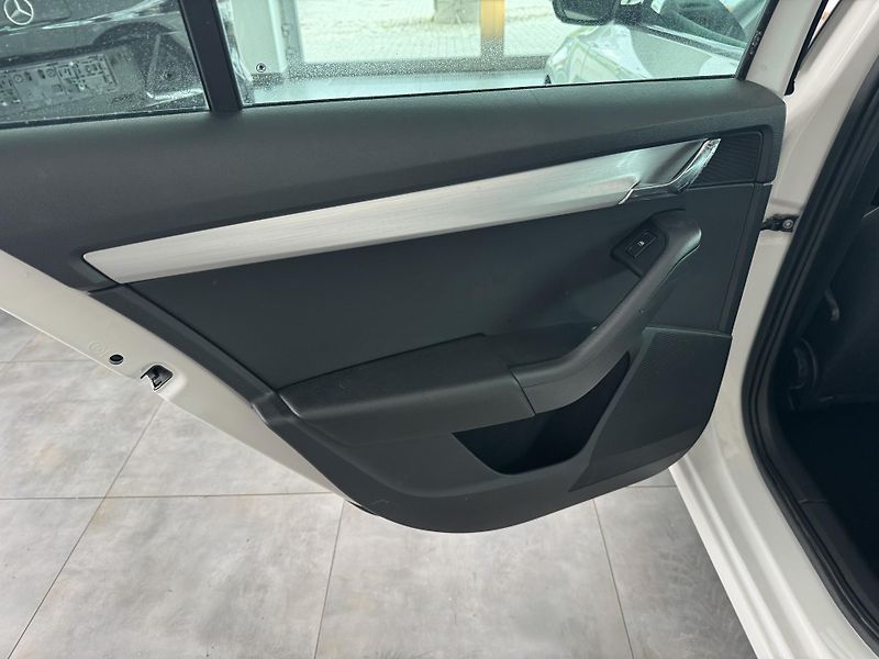 Škoda Octavia (2020) 2,0TDi DSG 4x4 NAVIGACE TAŽNÉ - fotka 17 z 26