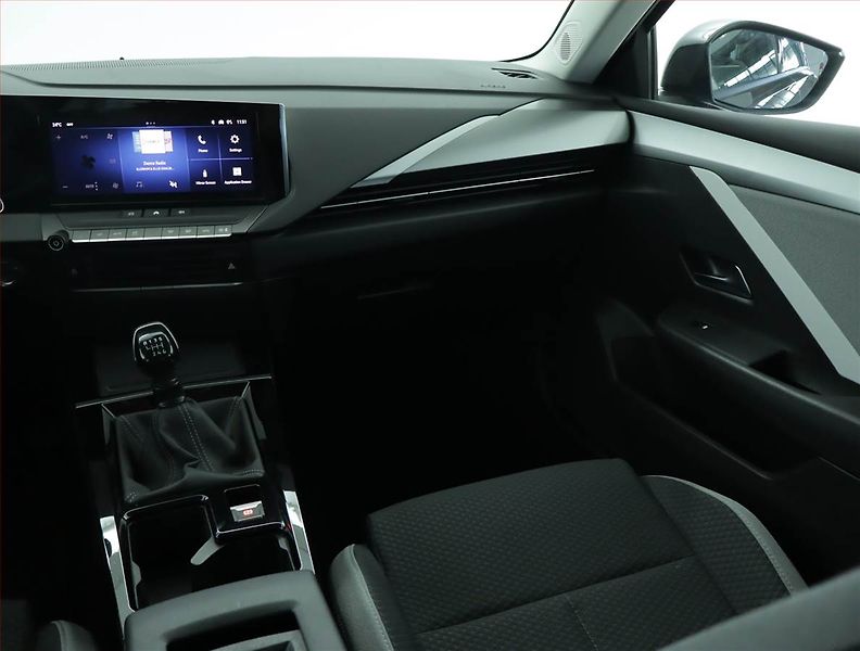 Opel Astra (2023) Edition 1.2 Turbo, Navi - fotka 8 z 15