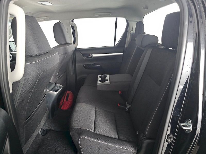 Toyota Hilux (2025) 2.8 D-4D 204k 6AT EXECUTIVE TA - fotka 7 z 32