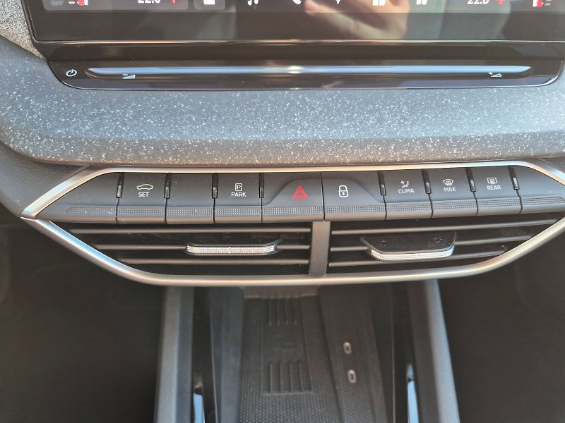 Škoda Octavia (2025) Top Selection 1.5TSi M-HEV 110 - fotka 29 z 32