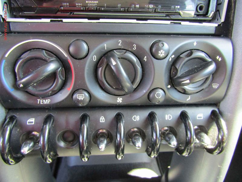 Mini One (2002) 1.6i, ČR, AC - fotka 17 z 18