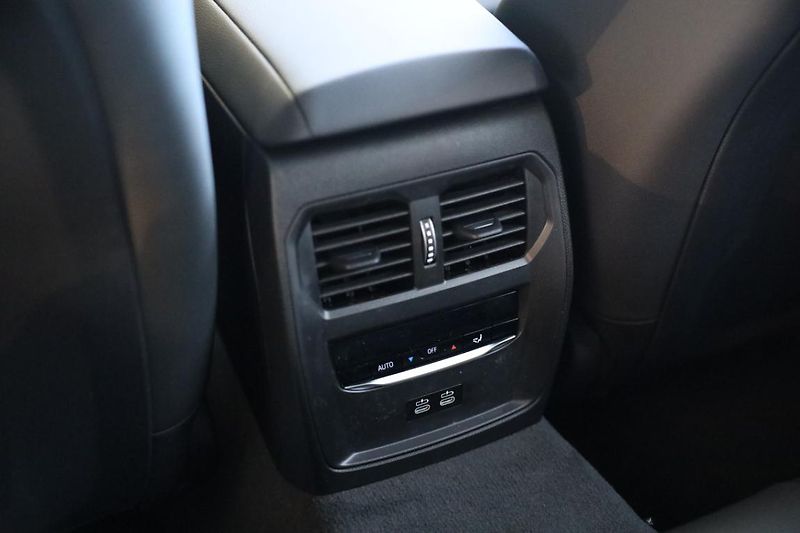 BMW Řada 3 330d xDrive Touring - fotka 15 z 17