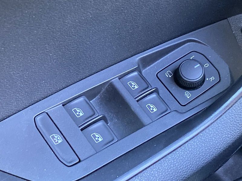 Škoda Karoq (2022) 2.0 TDI 4x4 DSG SportLine - fotka 21 z 34