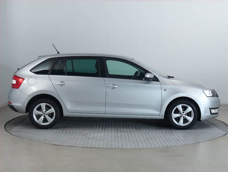 Škoda Rapid (2015) Spaceback 1.2 TSI - fotka 6 z 16