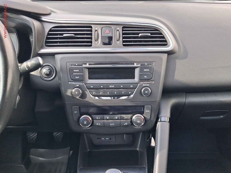 Renault Kadjar (2015) 1.6dCi 4WD, ČR, AC, TZ, park - fotka 12 z 17
