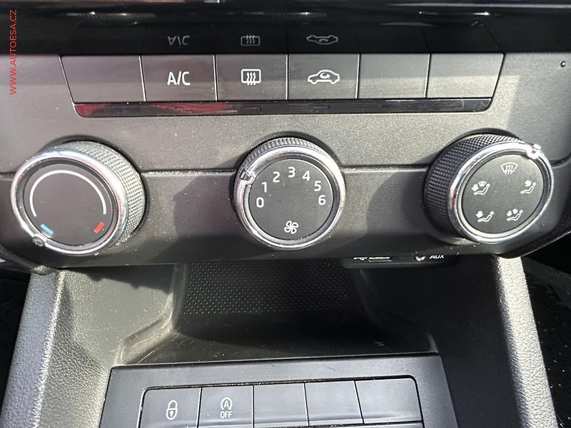 Škoda Octavia (2017) 1.6 TDi, ČR, Ambition, AC - fotka 14 z 16