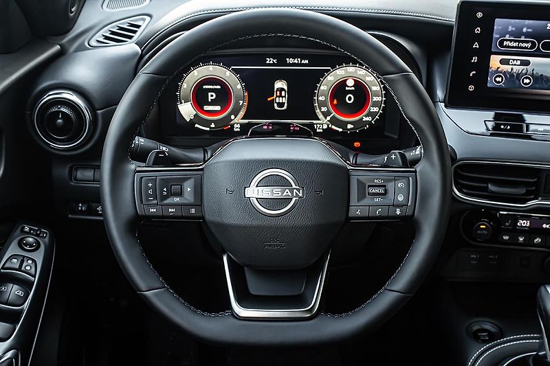 Nissan Juke 1,0 DIG-T 2WD 7DCT N-CONNECTA - fotka 12 z 18