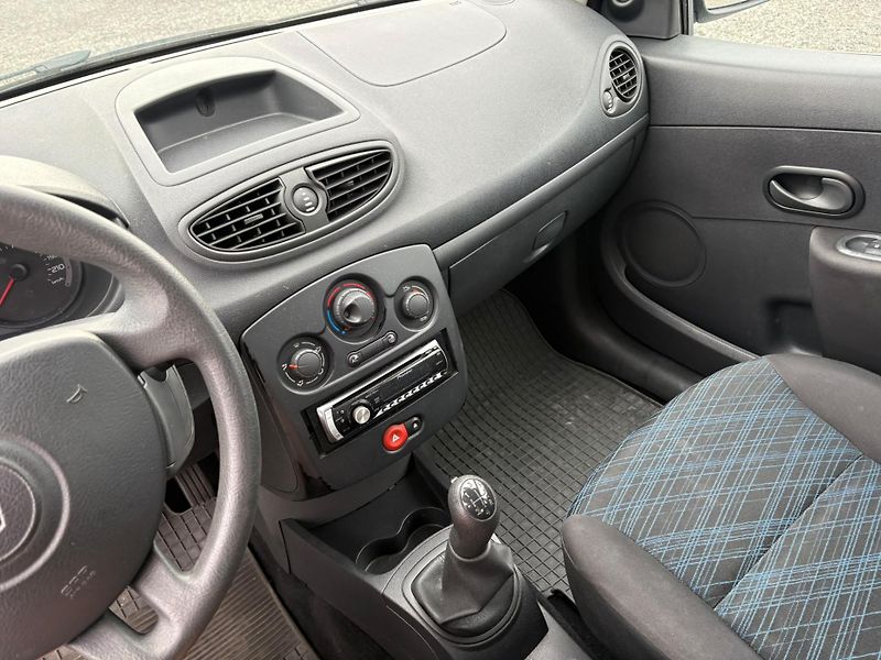 Renault Clio (2008) Renault Clio  - fotka 11 z 15