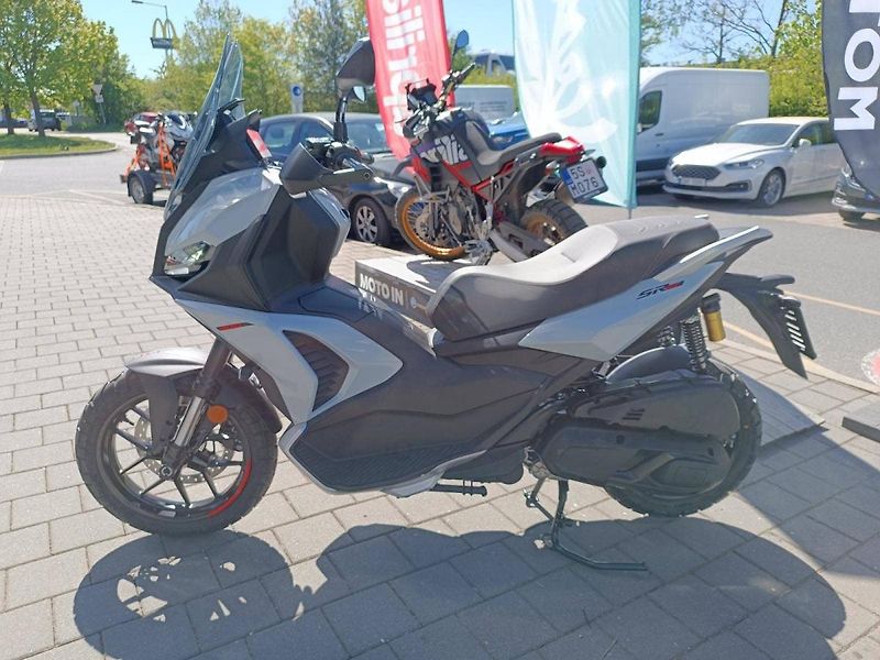 Aprilia (2026) SR GT 400 Dusty Grey - fotka 4 z 18