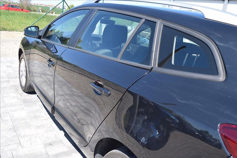 Renault Mégane 1,5 DCI 81KW PO SERVISE TAŽNÉ - fotka 10 z 47