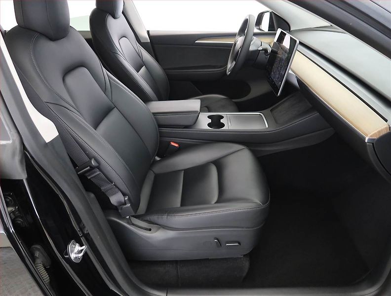 Tesla Model Y (2022) Long Range AWD 79kWh, SoH 88% - fotka 9 z 33