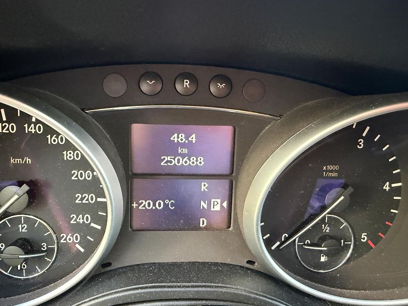 Mercedes-Benz Třídy M ML 320 CDI   4 Matic - fotka 27 z 34