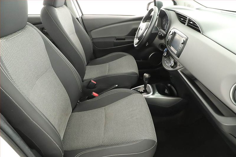 Toyota Yaris (2015) 1.5 Hybrid, Automat, Tempomat - fotka 9 z 23