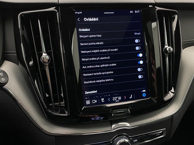 Volvo XC60 T6 AWD PLUG-IN ULTIMATE DARK  - fotka 45 z 52