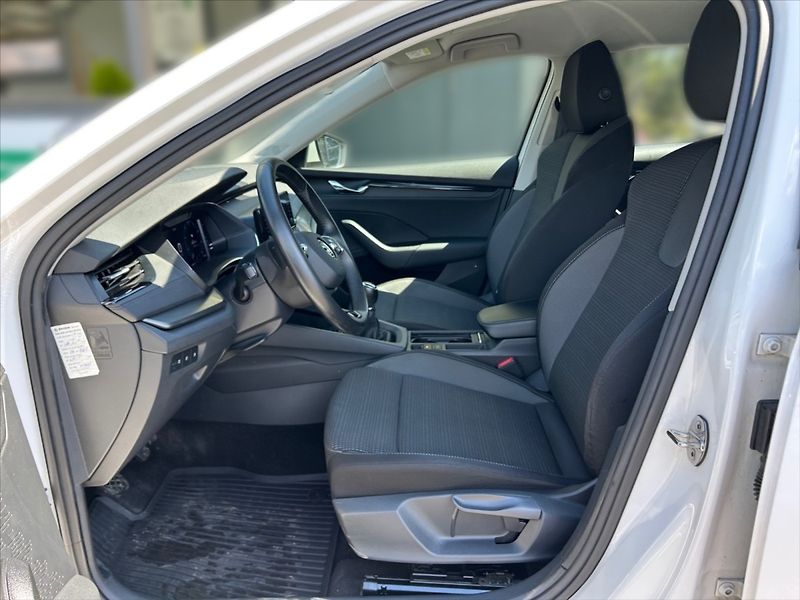 Škoda Octavia 2,0 TDI 110 Ambition - fotka 7 z 11