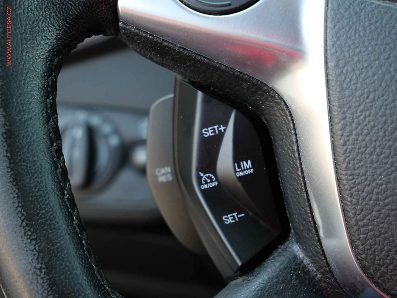 Ford Kuga (2013) 2.0 TDCi 4x4, AT, navi, kůže - fotka 10 z 20