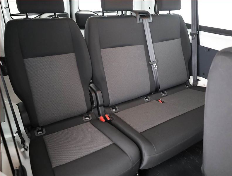 Peugeot Expert (2018) 2.0 BlueHDi, Bus, 8Míst, ČR - fotka 17 z 17