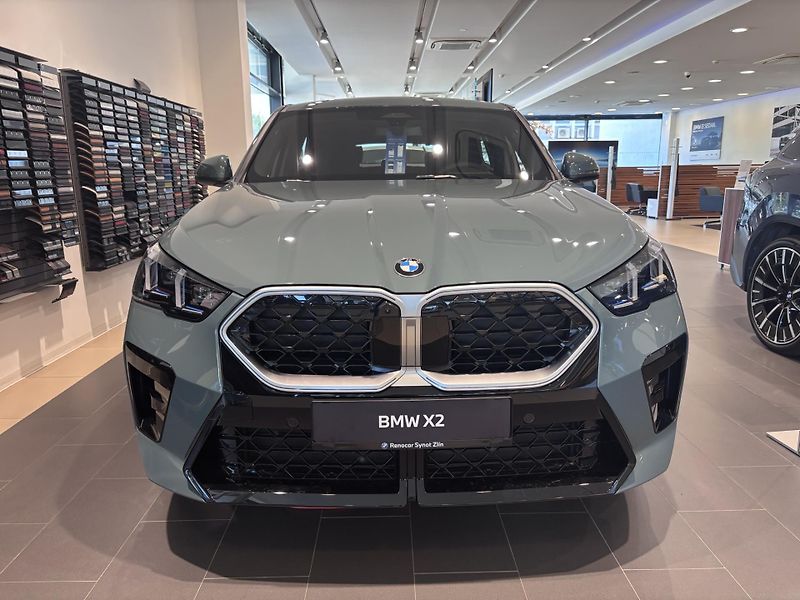 BMW X2 sDrive 20i - fotka 2 z 12