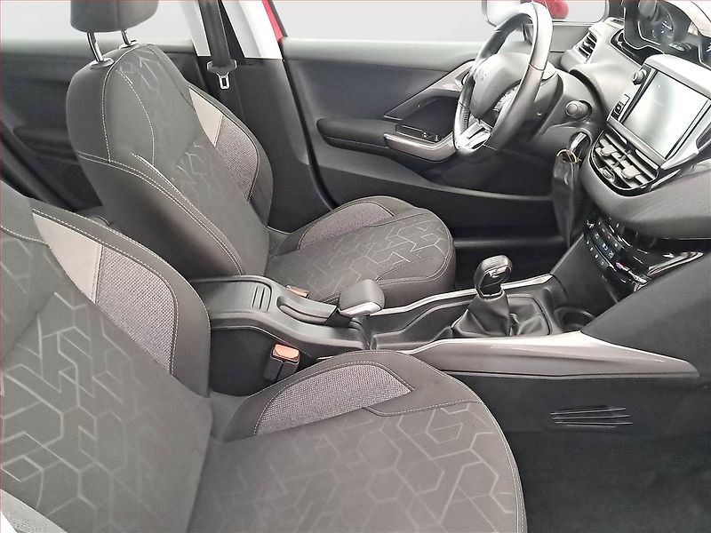 Peugeot 2008 (2018) 1.2 PureTech, Serv.kniha - fotka 9 z 16