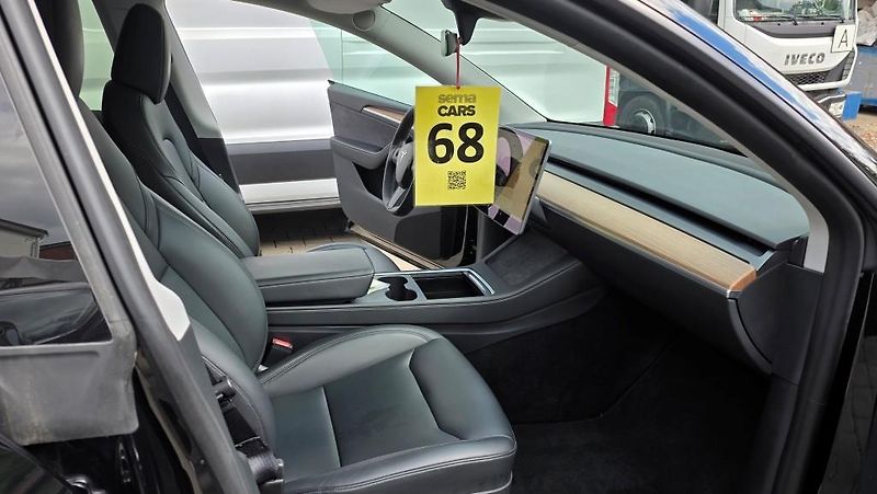 Tesla Model Y (2023) Long Range AWD DE SoH 92,9% - fotka 14 z 36