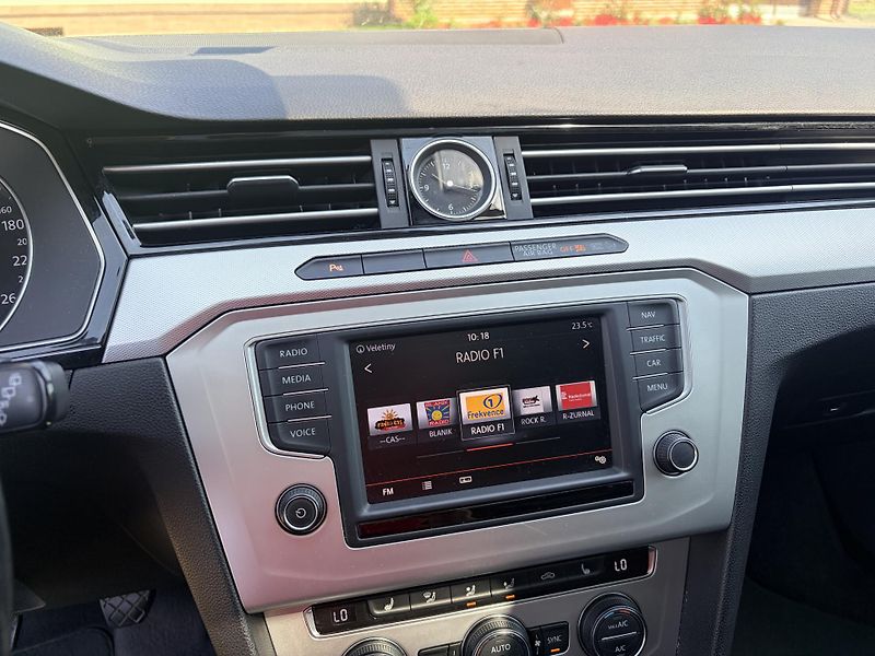 Volkswagen Passat 2.0TDI 110KW MANUAL PANORAMA - fotka 19 z 44