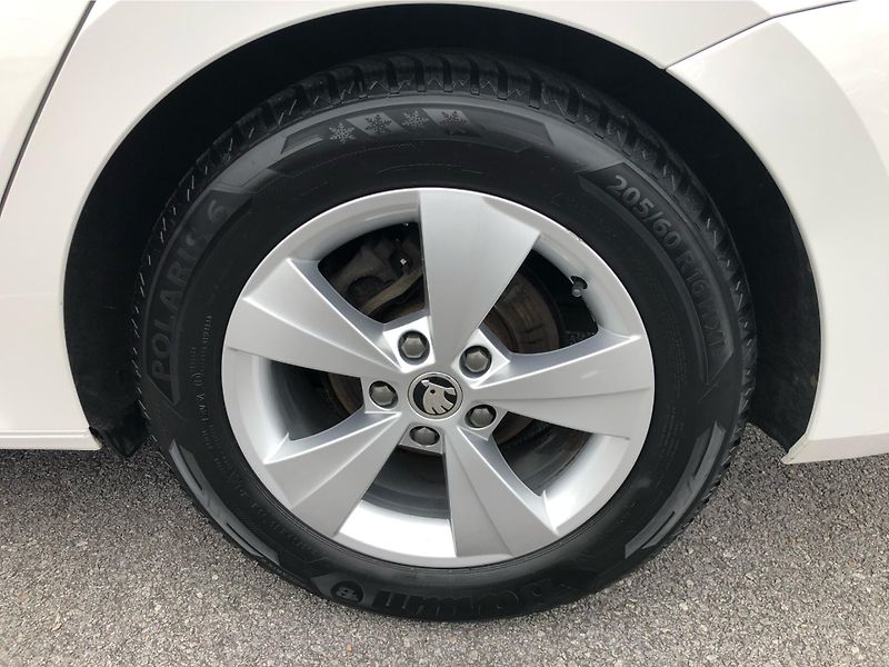 Škoda Octavia 2,0TDi 85kW AMBITION PLUS - fotka 13 z 28