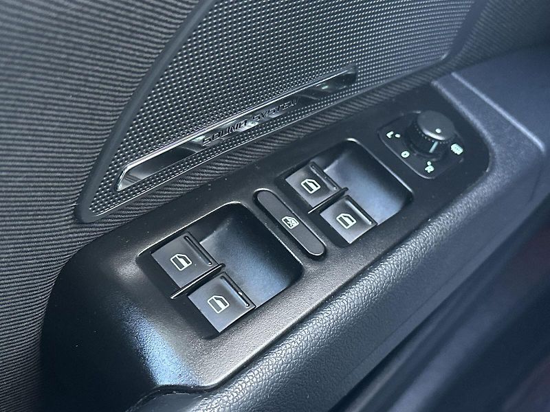 Škoda Superb (2013) Combi 2.0 TDI Ambition - fotka 17 z 33