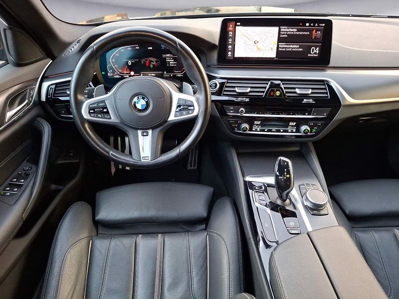 BMW Řada 5 520d xDrive M-Sport HuD ACC - fotka 11 z 13