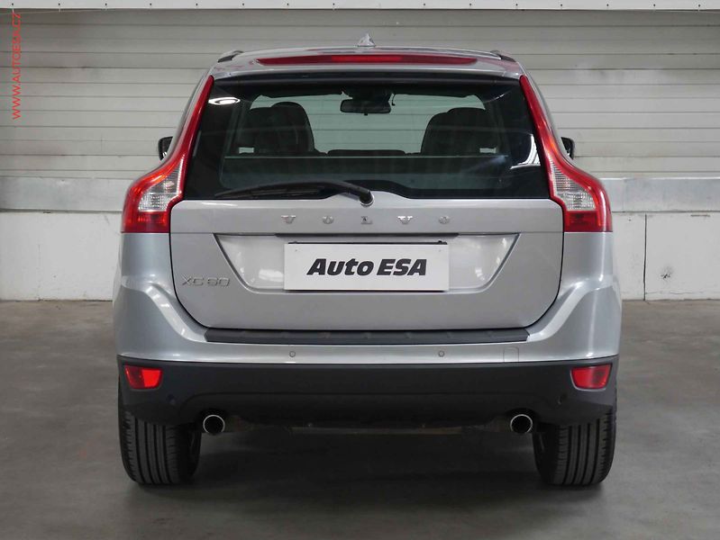 Volvo XC60 (2012) 2.4 D 4x4, 1.maj,ČR, Xenon - fotka 5 z 17