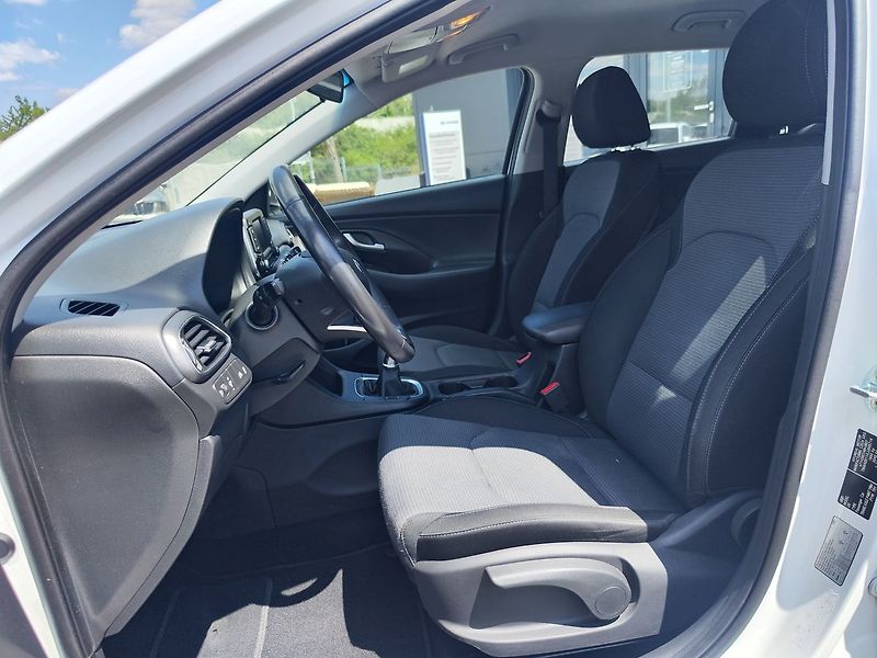 Hyundai i30 1.0 T-GDI/88kW Trikolor komfor - fotka 12 z 28