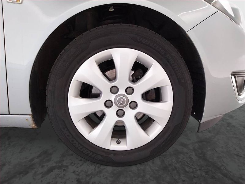 Opel Insignia (2015) 2.0 CDTI, Xenony, Tempomat - fotka 15 z 20